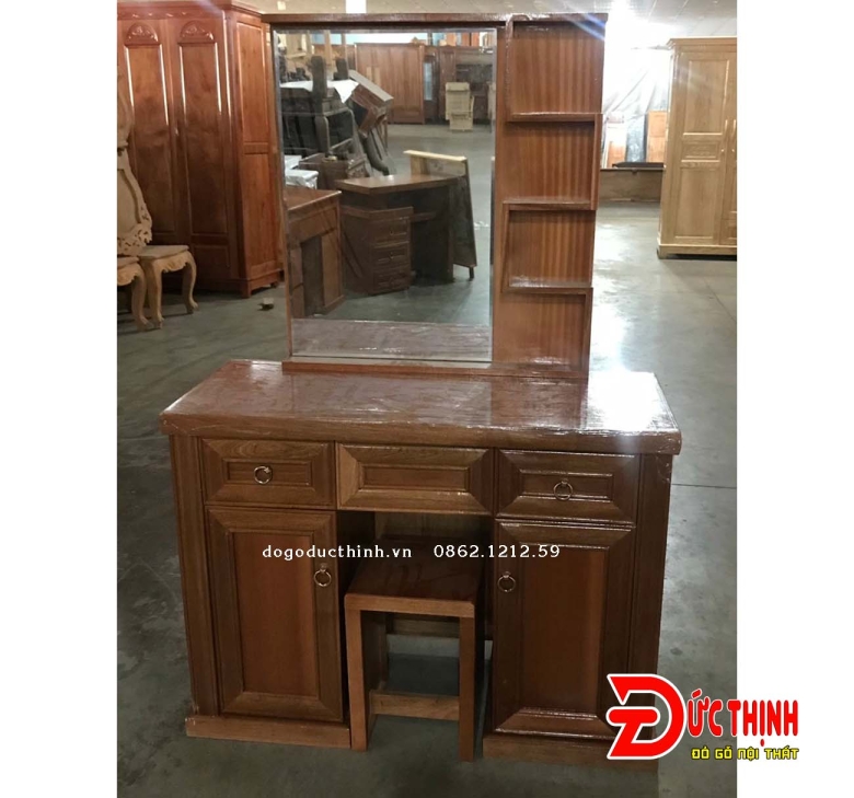 Bàn phấn gỗ sồi màu 110 - mẫu Vuông
