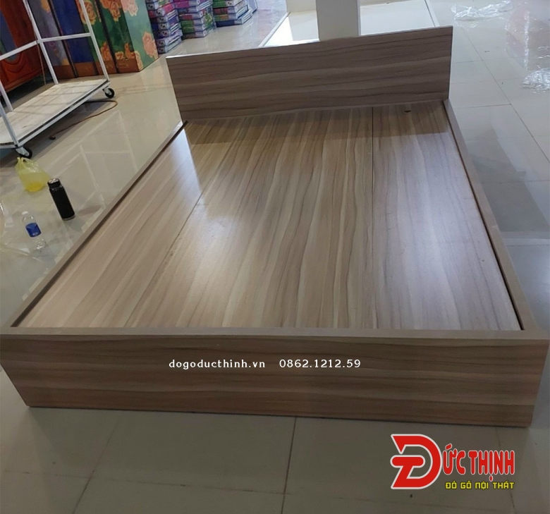 Giường ngủ gỗ MDF hiện đại - màu gỗ sồi
