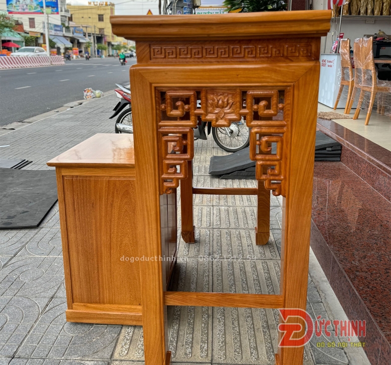 Combo phòng thờ gỗ đỏ: án gian thờ, bàn thờ treo tường, đèn tranh trúc chỉ