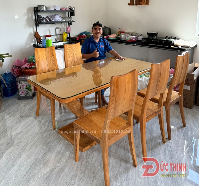 Bàn ăn gỗ sồi Nga - mẫu bàn chân thuyền - lau màu gỗ đỏ