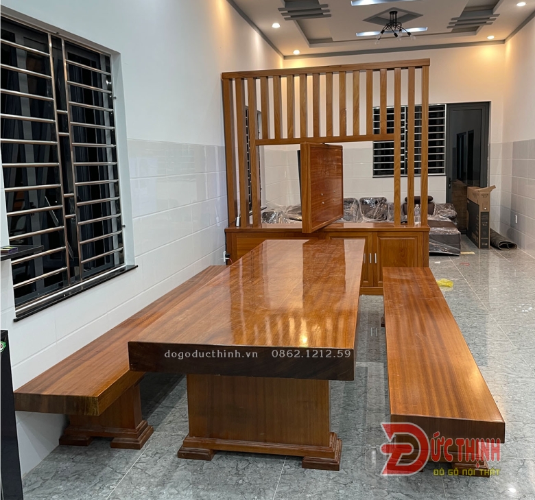 Bàn ăn K3 nguyên khối gỗ đỏ siêu VIP