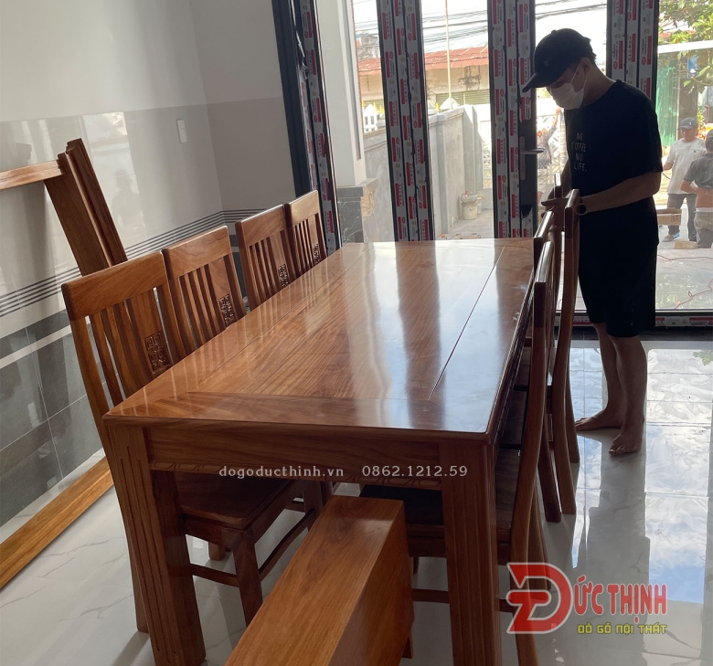 Bàn ăn gỗ đỏ - Vuông - 8 ghế 