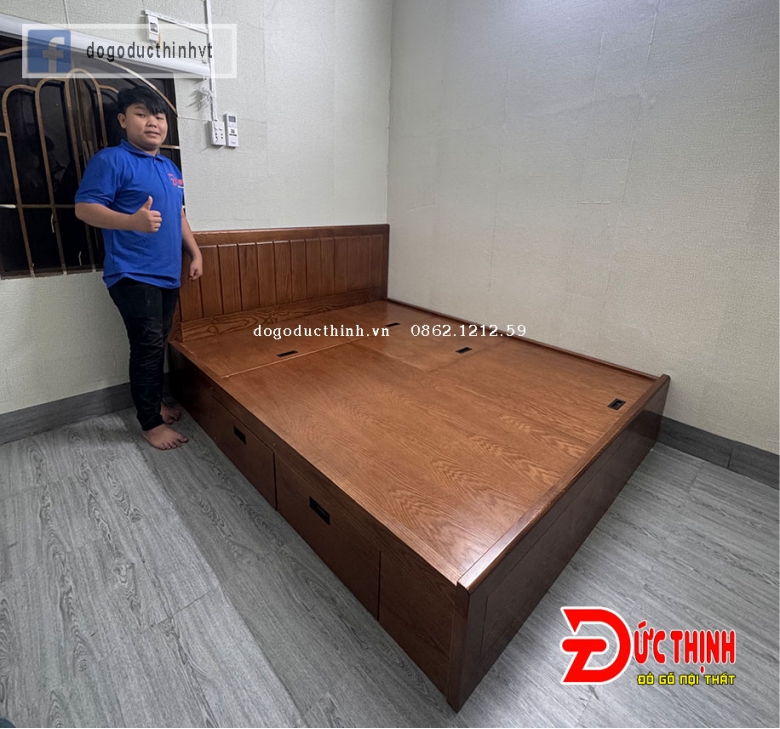 Giường ngủ gỗ sồi Nga mẫu trơn hiện đại - màu gỗ óc chó