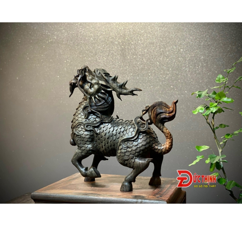Tượng Hoả Lân gỗ trắc