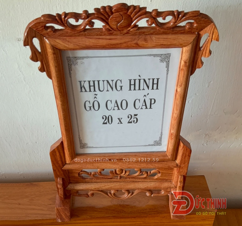 Khung hình gỗ hương đá, mẫu hoa sen 