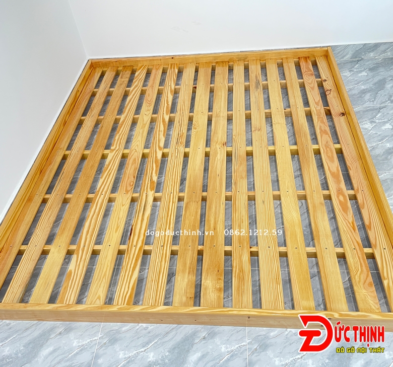 Giường Ngủ Pallet Gỗ Thông