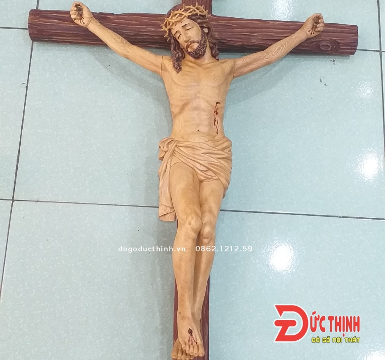 Tượng Chúa Chịu Nạn gỗ Pơ Mu - Mẫu đẹp