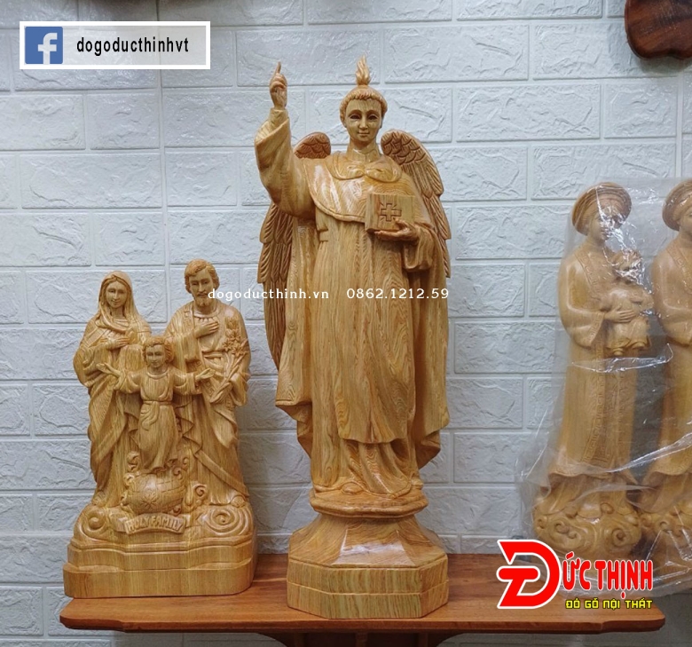 Tượng gỗ:  Thánh Vinh Sơn 