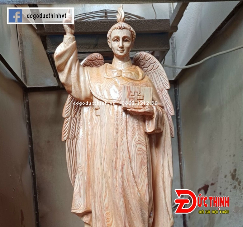 Tượng gỗ:  Thánh Vinh Sơn 