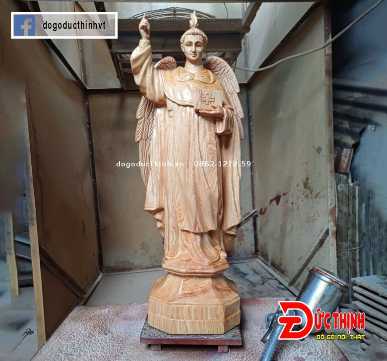 Tượng gỗ:  Thánh Vinh Sơn 