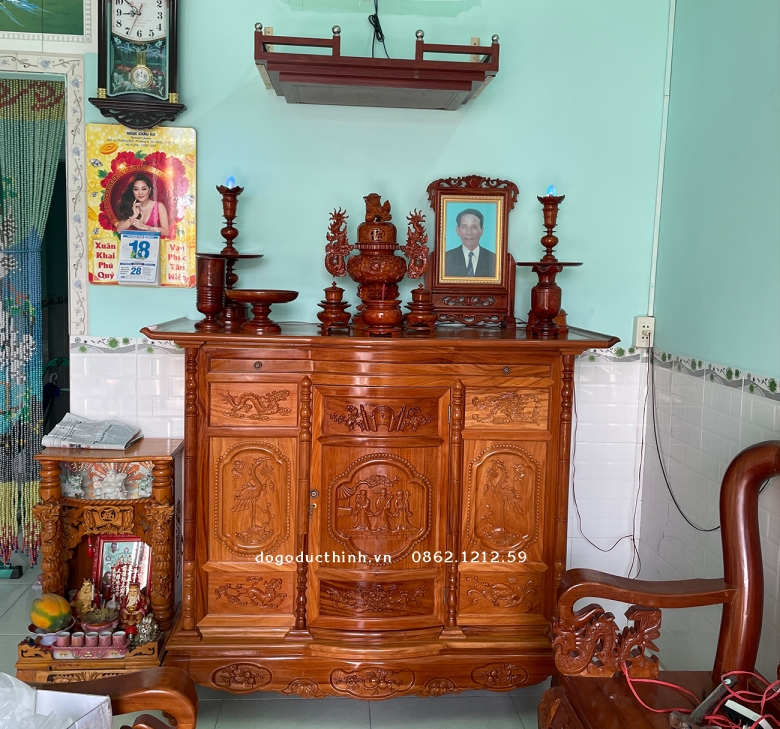 Tủ thờ gỗ đỏ 153 - mẫu Tam Đa