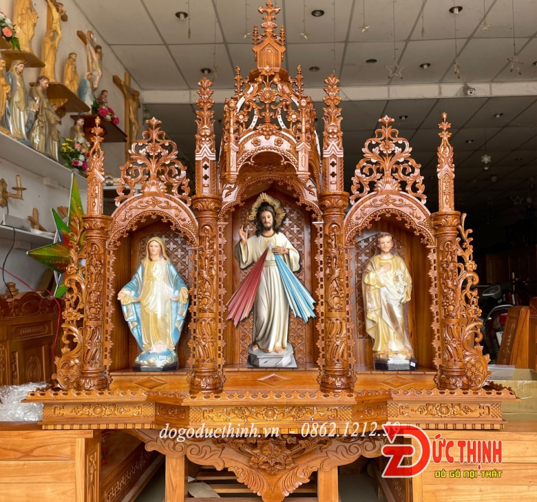 Tòa thờ Đạo gỗ gõ vàng - 3 buồng - 4 cột 