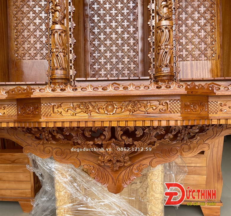 Tòa thờ Đạo gỗ gõ vàng - 3 buồng - 4 cột 