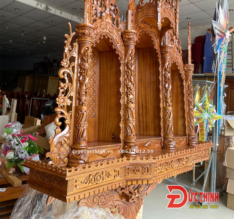Tòa thờ Đạo gỗ gõ vàng - 3 buồng - 4 cột 